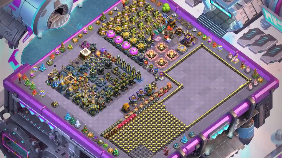TH18 progress base with an open working field, perimeter building clusters and wall reserve sections